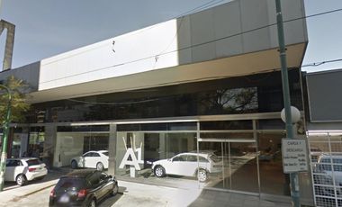 Venta local sobre Avenida Libertador en Vicente López de vías al río