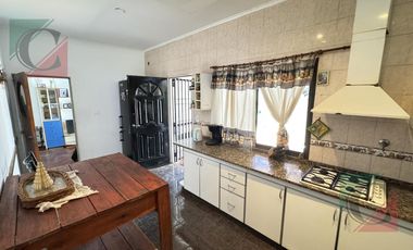 CASA 5 AMB. IDEAL 2 FAMILIAS O INVERSIÓN