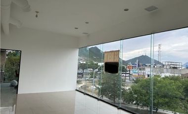 LOCAL COMERCIAL EN VENTA PLAZA LAS VILLAS SUR