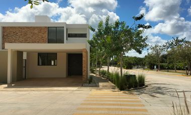 CASA 3 RECAMARAS EN ESQUINA, EN PRIVADA CON AMENIDADES A LA VENTA