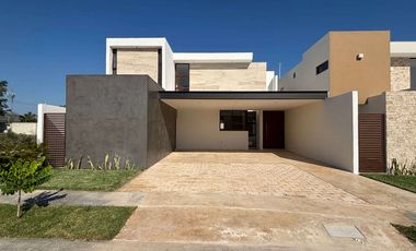 CASA EN VENTA EN PRIVADA PARQUE NATURA, CHOLUL