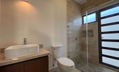 CASA EN VENTA EN PRIVADA PARQUE NATURA, CHOLUL