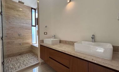 CASA EN VENTA EN PRIVADA PARQUE NATURA, CHOLUL