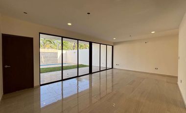 CASA EN VENTA EN PRIVADA PARQUE NATURA, CHOLUL