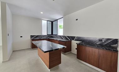 CASA VENTA MÉRIDA,  PRIV. PARQUE NATURA CHOLUL, CIRUELA 202.