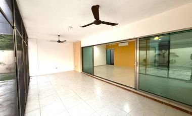 Amplia Casa de 4 recámaras y Piscina en Privada con Amenidades