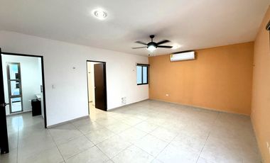 Amplia Casa de 4 recámaras y Piscina en Privada con Amenidades