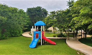 Amplia Casa de 4 recámaras y Piscina en Privada con Amenidades