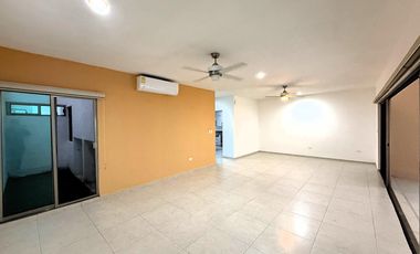 Amplia Casa de 4 recámaras y Piscina en Privada con Amenidades