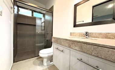 Amplia Casa de 4 recámaras y Piscina en Privada con Amenidades