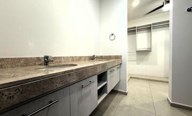 Amplia Casa de 4 recámaras y Piscina en Privada con Amenidades