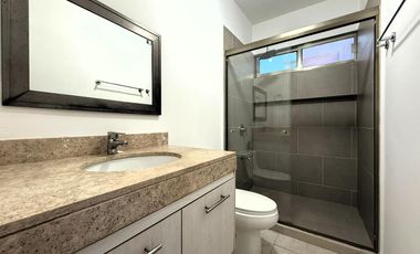 Amplia Casa de 4 recámaras y Piscina en Privada con Amenidades