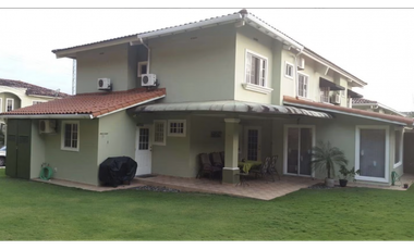 VILLA LUCRE / VILLA DE LAS AZORES / 420M / 3 HABITACION / 2 NIVELES