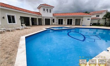 Alquiler Casa Reserva de Versalles Modelo Marsella 232 mts2