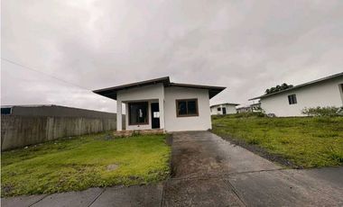 ALQUILER DE CASA EN BOQUETE BASIA