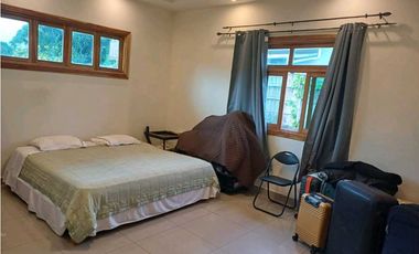 VENDO.CASA DE 4AMPLIAS.HABITACIONES.BQT