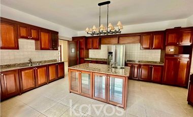 CASA EN VENTA - CAMINO DE CRUCES - CLAYTON