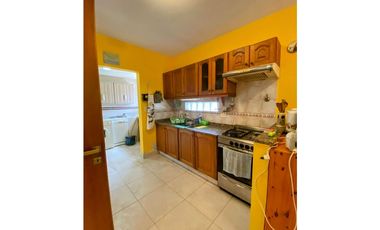 Hermosa casa frente al golf. Cerca del mar