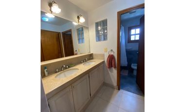 Hermosa casa frente al golf. Cerca del mar