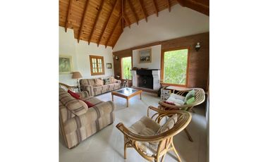 Hermosa casa frente al golf. Cerca del mar