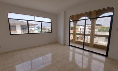 Se alquila departamento en primer piso Urdenor 2 zona Centro Empresarial Colón