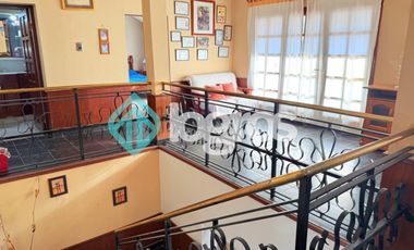 Casa en venta con cochera en Grand Bourg