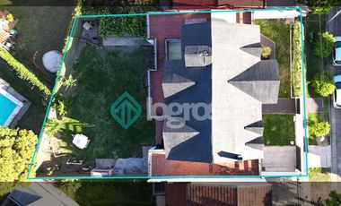 Casa en venta con cochera en Grand Bourg