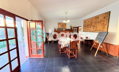 Casa en venta con cochera en Grand Bourg