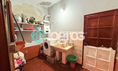 Casa en venta con cochera en Grand Bourg