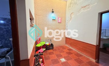 Casa en venta con cochera en Grand Bourg