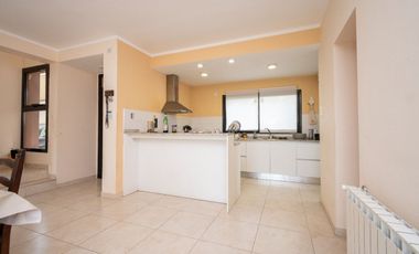 VENTA HERMOSA CASA NUEVA EN LOS MOLINOS