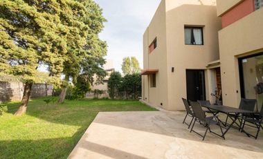 VENTA HERMOSA CASA NUEVA EN LOS MOLINOS