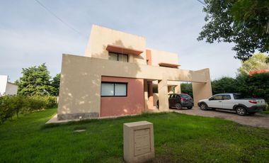 VENTA HERMOSA CASA NUEVA EN LOS MOLINOS