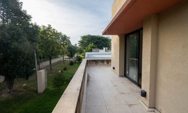 VENTA HERMOSA CASA NUEVA EN LOS MOLINOS