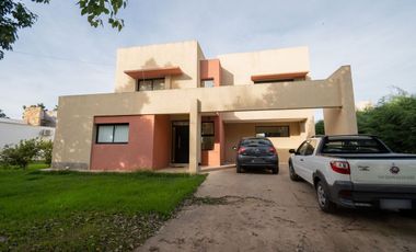 VENTA HERMOSA CASA NUEVA EN LOS MOLINOS
