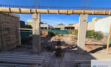 Casa en venta de 5 dormitorios c/ cochera en Russell