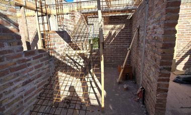 Casa en venta de 5 dormitorios c/ cochera en Russell