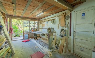 Casa con galpón para taller y jardín en Quilmes