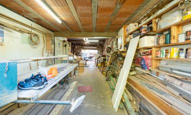 Casa con galpón para taller y jardín en Quilmes