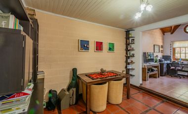 Casa con galpón para taller y jardín en Quilmes