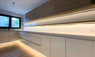 VENTA CASA MIRAFLORES PILETA Y JARDIN A ESTRENAR