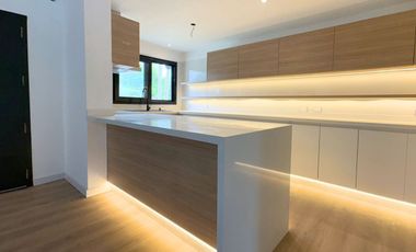 VENTA CASA MIRAFLORES PILETA Y JARDIN A ESTRENAR