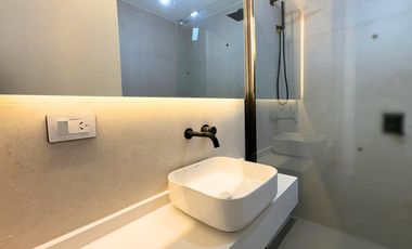 VENTA CASA MIRAFLORES PILETA Y JARDIN A ESTRENAR