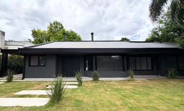 VENTA CASA MIRAFLORES PILETA Y JARDIN A ESTRENAR