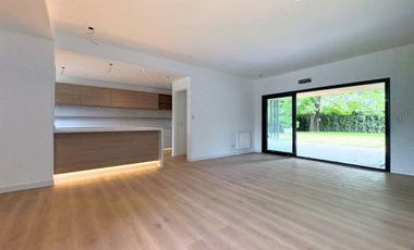 VENTA CASA MIRAFLORES PILETA Y JARDIN A ESTRENAR