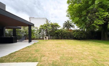 VENTA CASA MIRAFLORES PILETA Y JARDIN A ESTRENAR