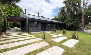 VENTA CASA MIRAFLORES PILETA Y JARDIN A ESTRENAR