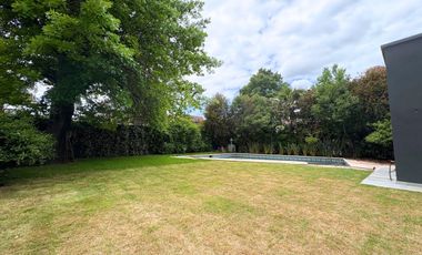 VENTA CASA MIRAFLORES PILETA Y JARDIN A ESTRENAR