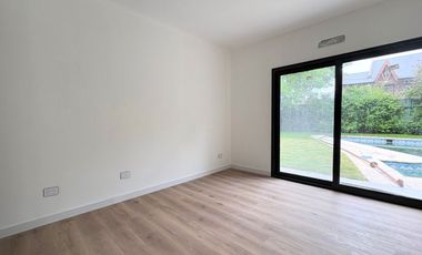 VENTA CASA MIRAFLORES PILETA Y JARDIN A ESTRENAR