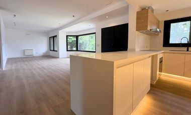 VENTA CASA MIRAFLORES PILETA Y JARDIN A ESTRENAR